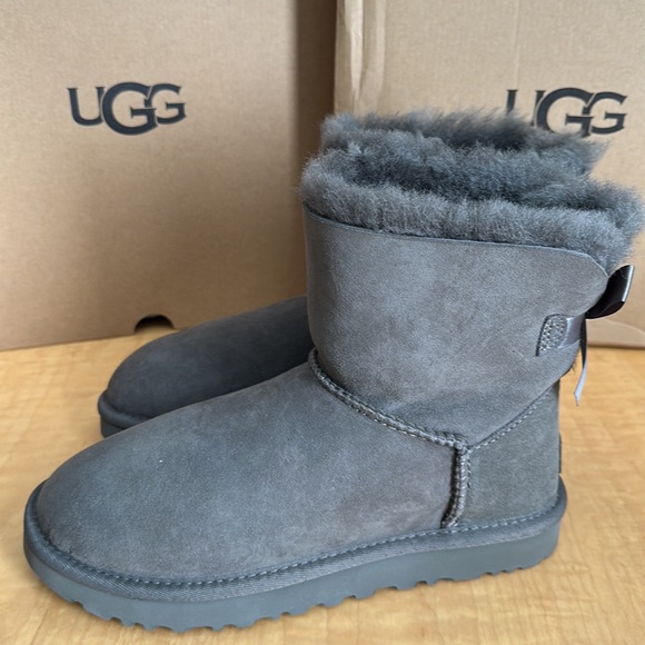 Ugg Women’s Classic Mini Bailey Bow Boot - Picture 2 of 5